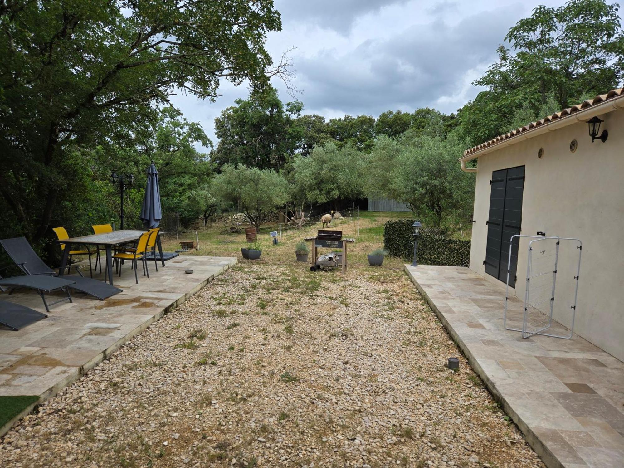 Appartement de charme avec jaccusi Vezenobres Extérieur photo